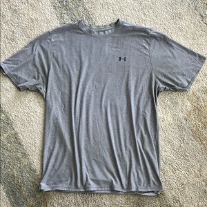 Under Armour Gray Short Sleeve T-Shirt. Mens XL Good condition